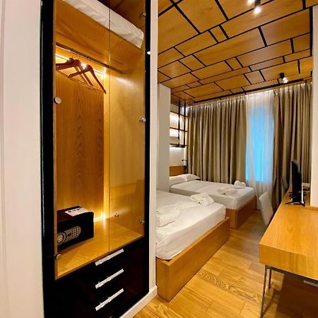 Crown Boutique Hotel Durrës Buitenkant foto