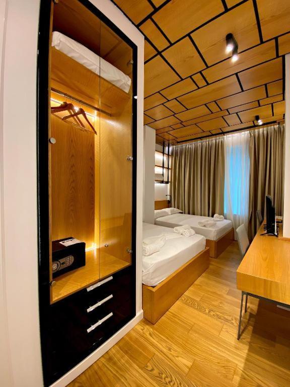 Crown Boutique Hotel Durrës Buitenkant foto