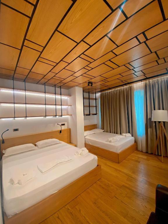 Crown Boutique Hotel Durrës Buitenkant foto