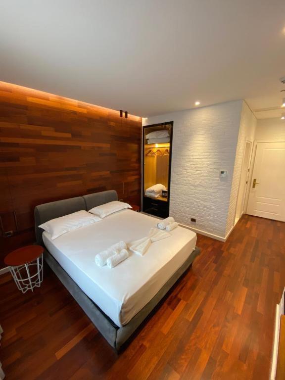 Crown Boutique Hotel Durrës Buitenkant foto