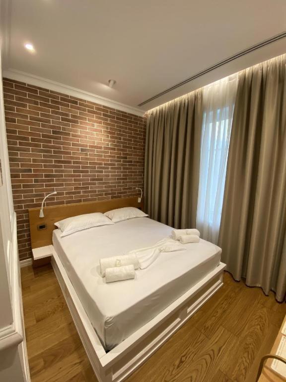 Crown Boutique Hotel Durrës Buitenkant foto