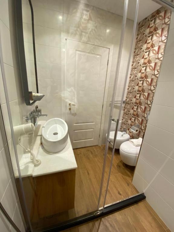 Crown Boutique Hotel Durrës Buitenkant foto