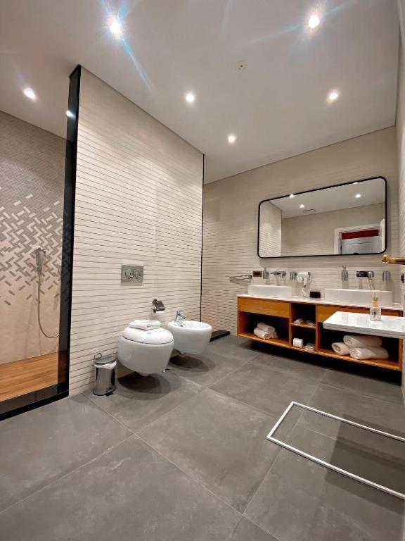 Crown Boutique Hotel Durrës Buitenkant foto