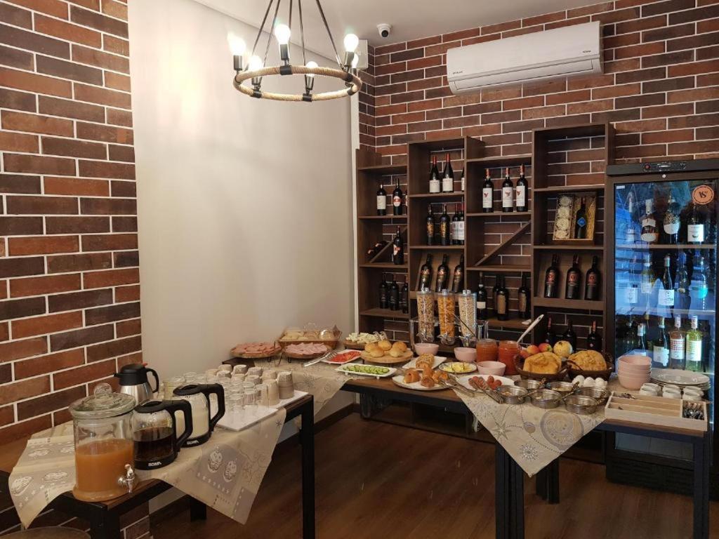 Crown Boutique Hotel Durrës Buitenkant foto